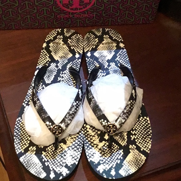 TORY BURCH PRINTED STRAP THIN FLIP FLOP - Picture 5 of 7